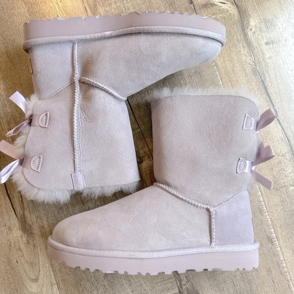 UGG Shoes - UGG Lilac Bailey bow NEW size 7, NWOB, hard to find, mid rise